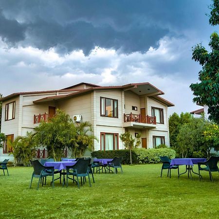 Sunday Alaya Corbett Villa รามนาการ์ ภายนอก รูปภาพ