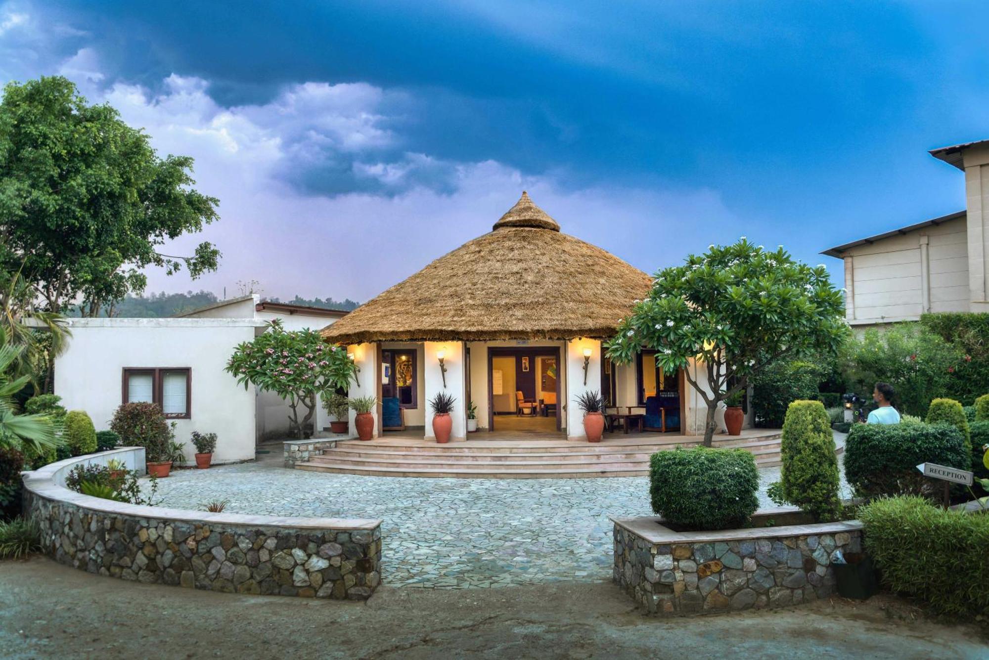 Sunday Alaya Corbett Villa รามนาการ์ ภายนอก รูปภาพ